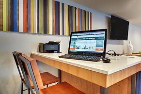 Holiday Inn Express & Suites Lincoln East - White Mountains by IHG