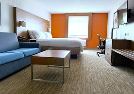 Holiday Inn Express & Suites Lincoln East - White Mountains by IHG