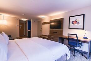 Holiday Inn Express & Suites Lincoln East - White Mountains by IHG