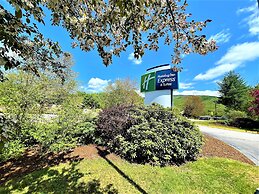 Holiday Inn Express & Suites Lincoln East - White Mountains by IHG