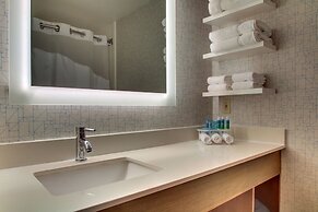 Holiday Inn Express & Suites Lincoln East - White Mountains by IHG