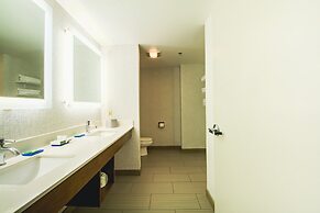 Holiday Inn Express & Suites Lincoln East - White Mountains by IHG
