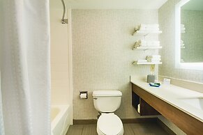 Holiday Inn Express & Suites Lincoln East - White Mountains by IHG