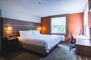 Holiday Inn Express & Suites Lincoln East - White Mountains by IHG