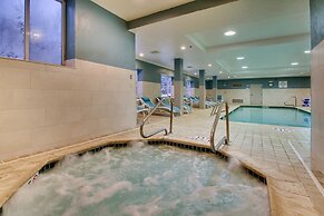 Holiday Inn Express & Suites Lincoln East - White Mountains by IHG