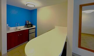 Holiday Inn Express & Suites Lincoln East - White Mountains by IHG