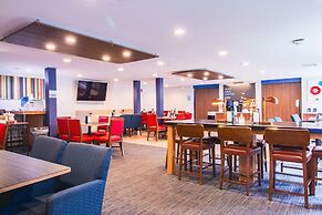Holiday Inn Express & Suites Lincoln East - White Mountains by IHG
