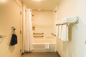 Holiday Inn Express & Suites Lincoln East - White Mountains by IHG