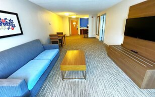 Holiday Inn Express & Suites Lincoln East - White Mountains by IHG