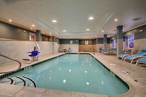 Holiday Inn Express & Suites Lincoln East - White Mountains by IHG