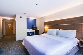 Holiday Inn Express & Suites Lincoln East - White Mountains by IHG