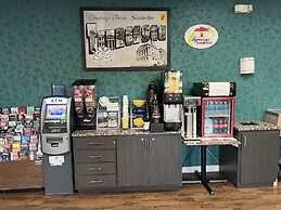 Super 8 by Wyndham Nashville Near Downtown / I-40