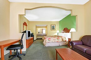 Super 8 by Wyndham Nashville Near Downtown / I-40