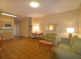 Aviator Suites Hotel by Aspen Hotels