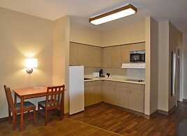 Aviator Suites Hotel by Aspen Hotels