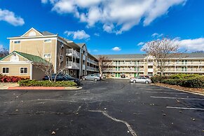 HomeTowne Studios by Red Roof Atlanta - Chamblee
