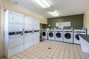 HomeTowne Studios by Red Roof Atlanta - Chamblee