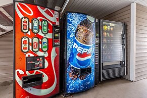 HomeTowne Studios by Red Roof Atlanta - Chamblee