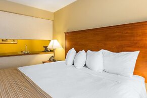 Quality Inn & Suites On the River