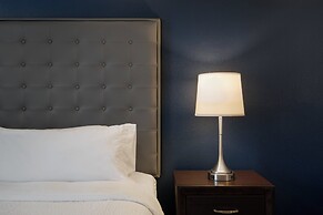 Garner Hotel Topeka West, by IHG