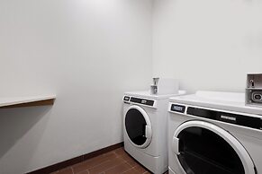 Garner Hotel Topeka West, by IHG