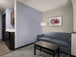 Garner Hotel Topeka West, by IHG