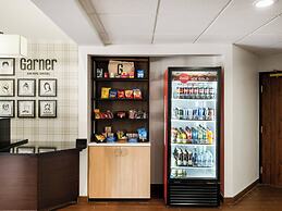 Garner Hotel Topeka West, by IHG