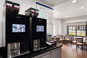 Garner Hotel Topeka West, by IHG