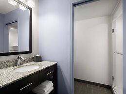 Garner Hotel Topeka West, by IHG