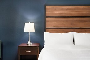 Garner Hotel Topeka West, by IHG