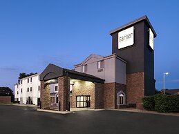 Garner Hotel Topeka West, by IHG