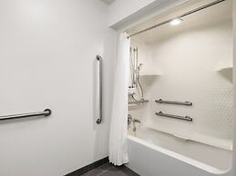 Garner Hotel Topeka West, by IHG