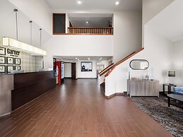 Garner Hotel Topeka West, by IHG