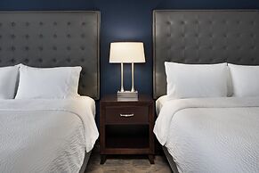 Garner Hotel Topeka West, by IHG