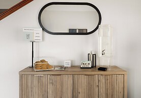 Garner Hotel Topeka West, by IHG