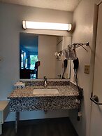 Travelodge Suites by Wyndham MacClenny/I-10