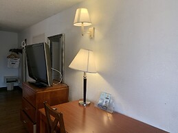 Travelodge Suites by Wyndham MacClenny/I-10