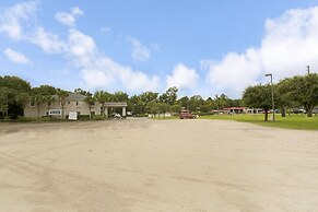 Travelodge Suites by Wyndham MacClenny/I-10