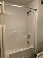 Travelodge Suites by Wyndham MacClenny/I-10