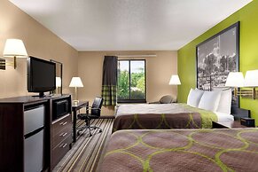 Super 8 by Wyndham Germantown/Milwaukee