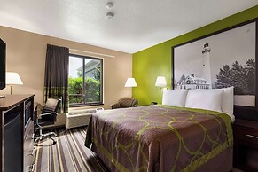 Super 8 by Wyndham Germantown/Milwaukee
