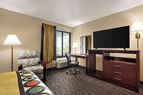 Super 8 by Wyndham Germantown/Milwaukee