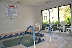 Super 8 by Wyndham Germantown/Milwaukee