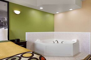 Super 8 by Wyndham Germantown/Milwaukee