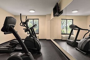 Super 8 by Wyndham Germantown/Milwaukee