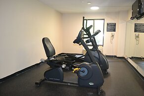 Super 8 by Wyndham Germantown/Milwaukee
