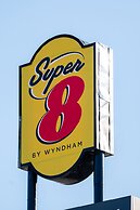 Super 8 by Wyndham Germantown/Milwaukee