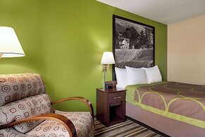 Super 8 by Wyndham Germantown/Milwaukee