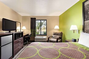 Super 8 by Wyndham Germantown/Milwaukee
