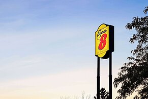 Super 8 by Wyndham Germantown/Milwaukee